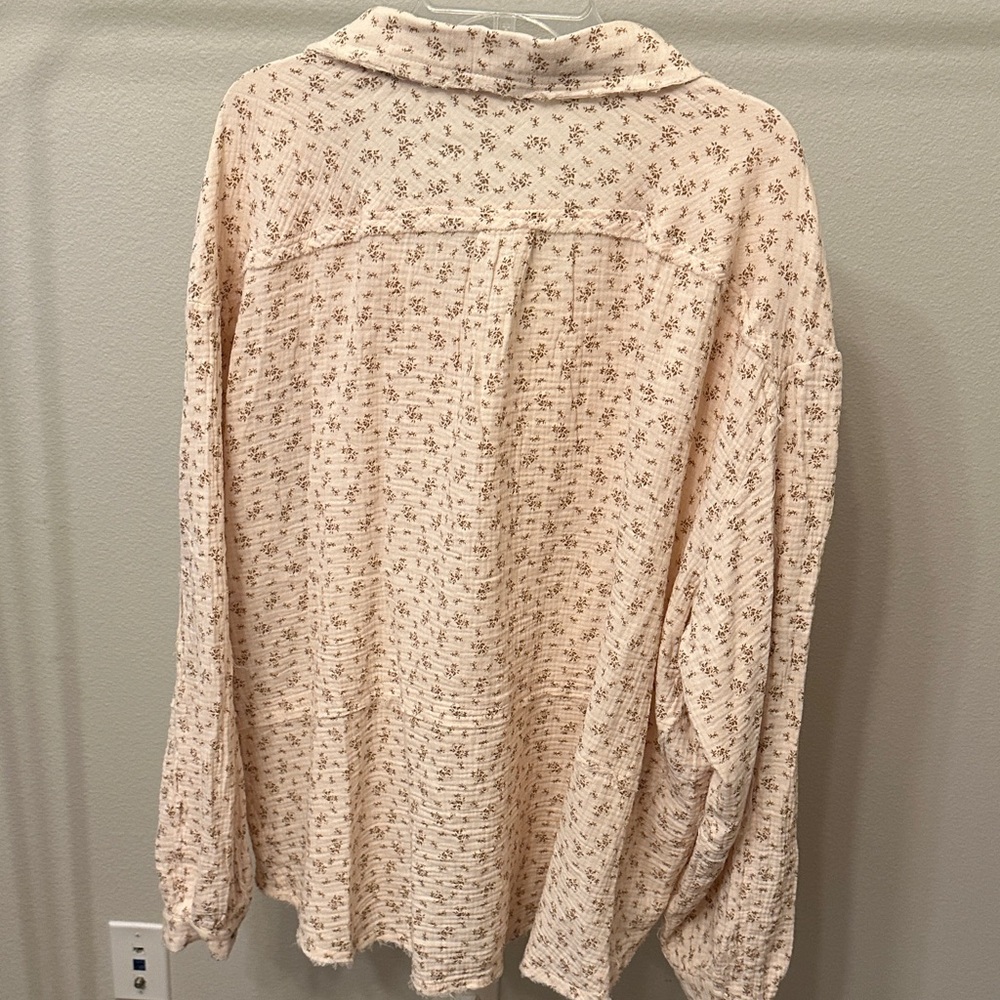 Easel Floral Cream Button-Down Shirt - Picture 4 of 4